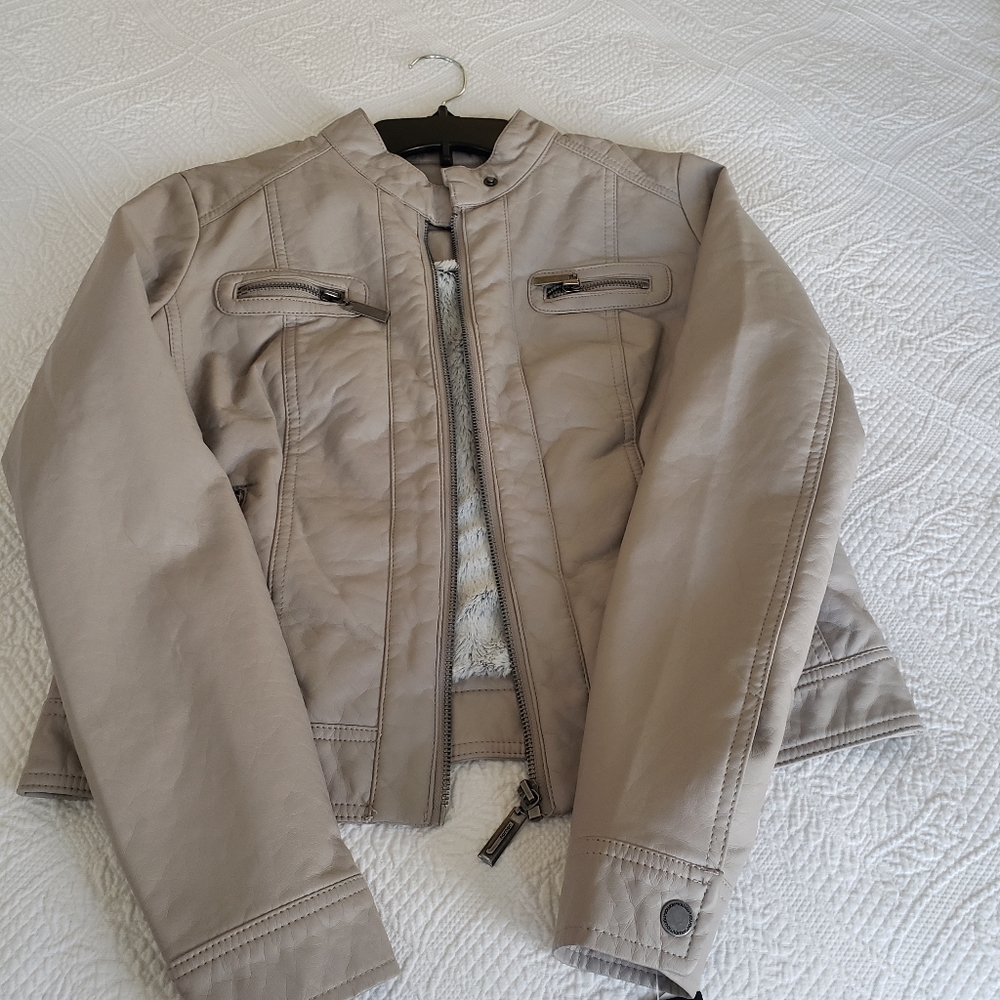 Jacket - Picture 2 of 9